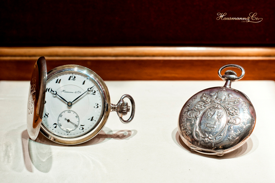 Orologi da tasca in argento con incisione del monogramma di Papa Pio Xi e di Papa Benedetto XV