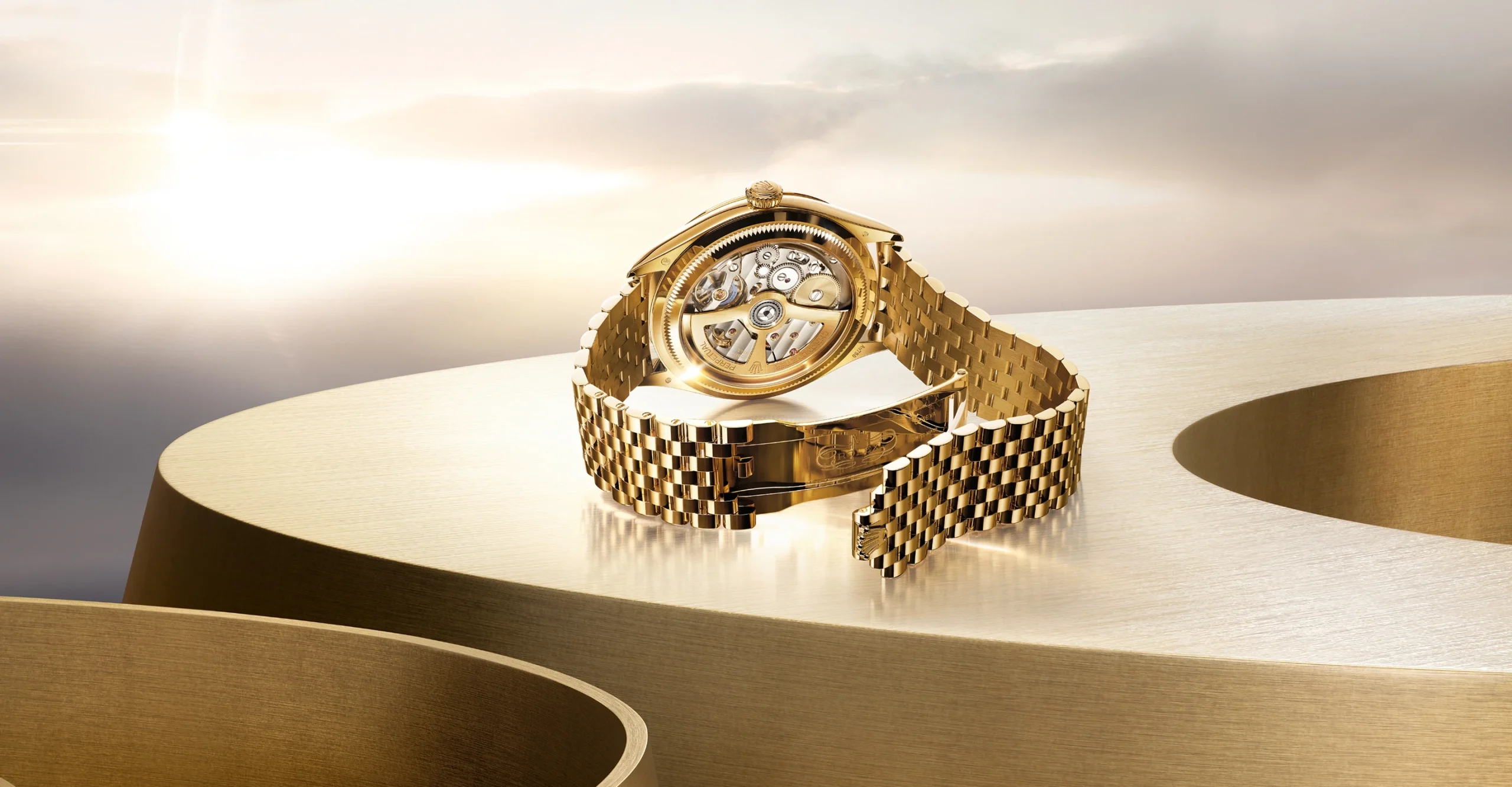 rolex-new-watches-2025-perpetual-1908-ambiance_m52508-0008_2501stojan_002-landscape