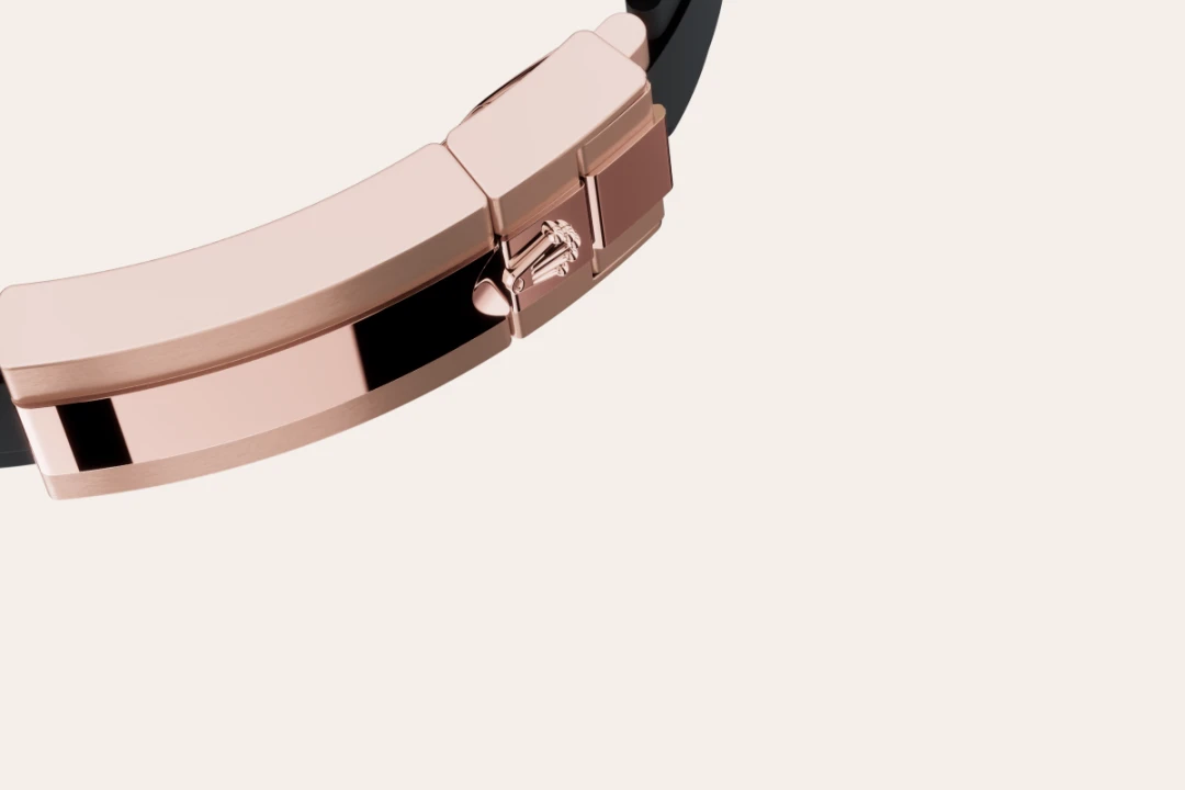 rolex-bespoke-assets/model_feature_assets_landscape/bracelet_landscape/anim-bracelet-material-portrait-126655-ym40-oysterflex-black2--0104.webp