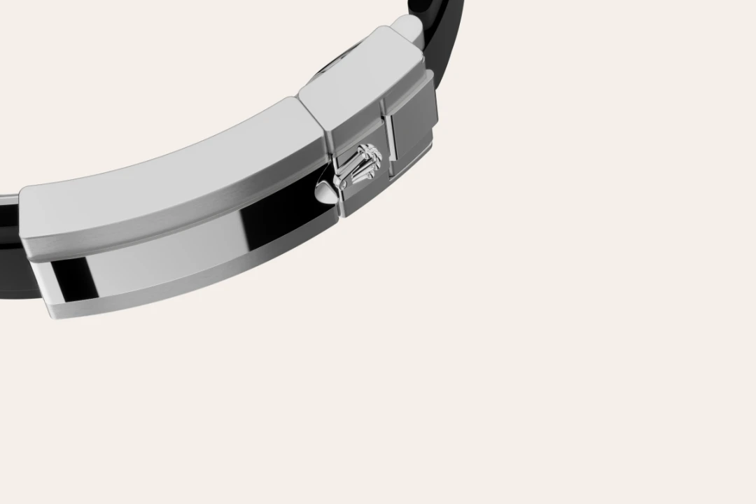 rolex-bespoke-assets/model_feature_assets_landscape/bracelet_landscape/anim-bracelet-material-portrait-226659-ym42-oysterflex-black--0104.webp
