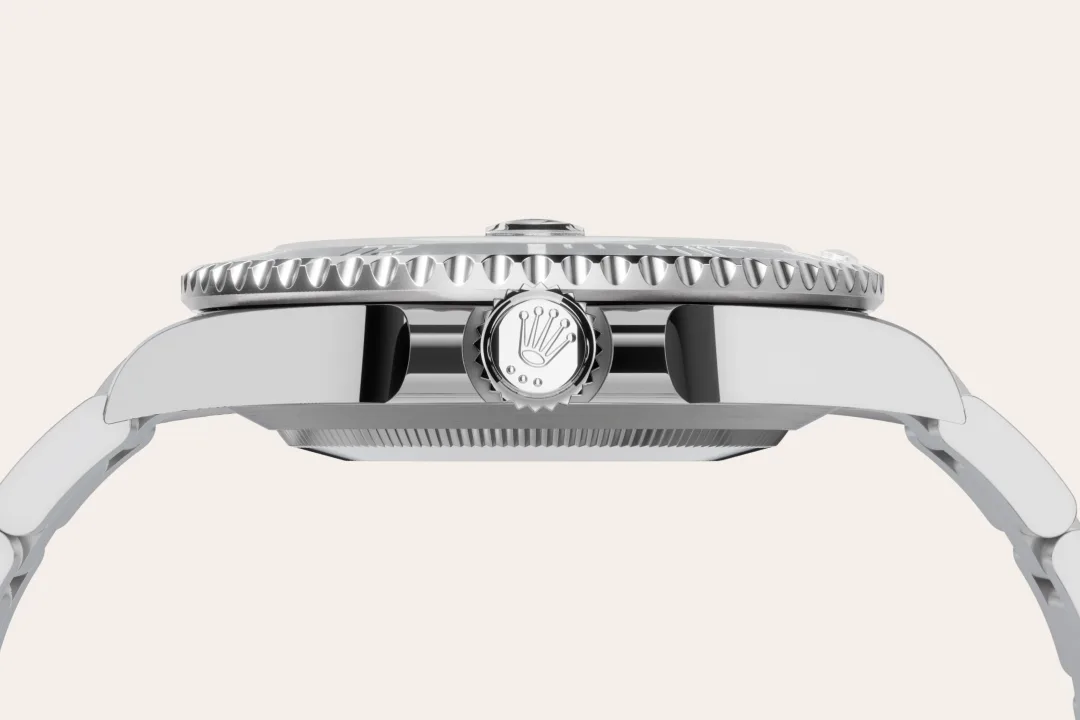 rolex-bespoke-assets/model_feature_assets_landscape/material_landscape/m126610ln-0001--060.webp